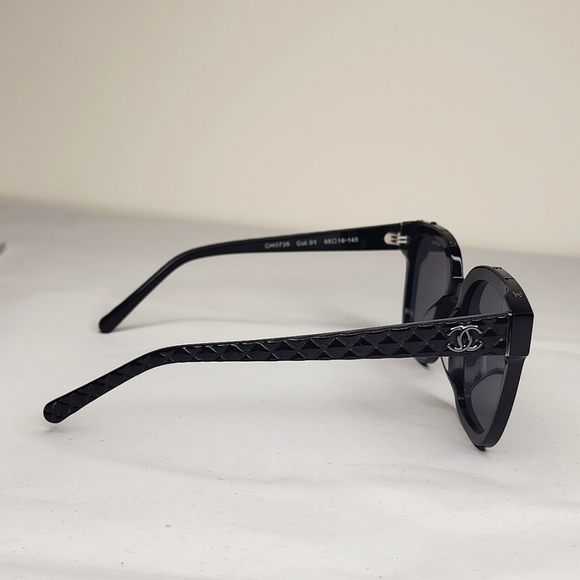 Chanel Sunglasses letters on top - Picture 3 of 17